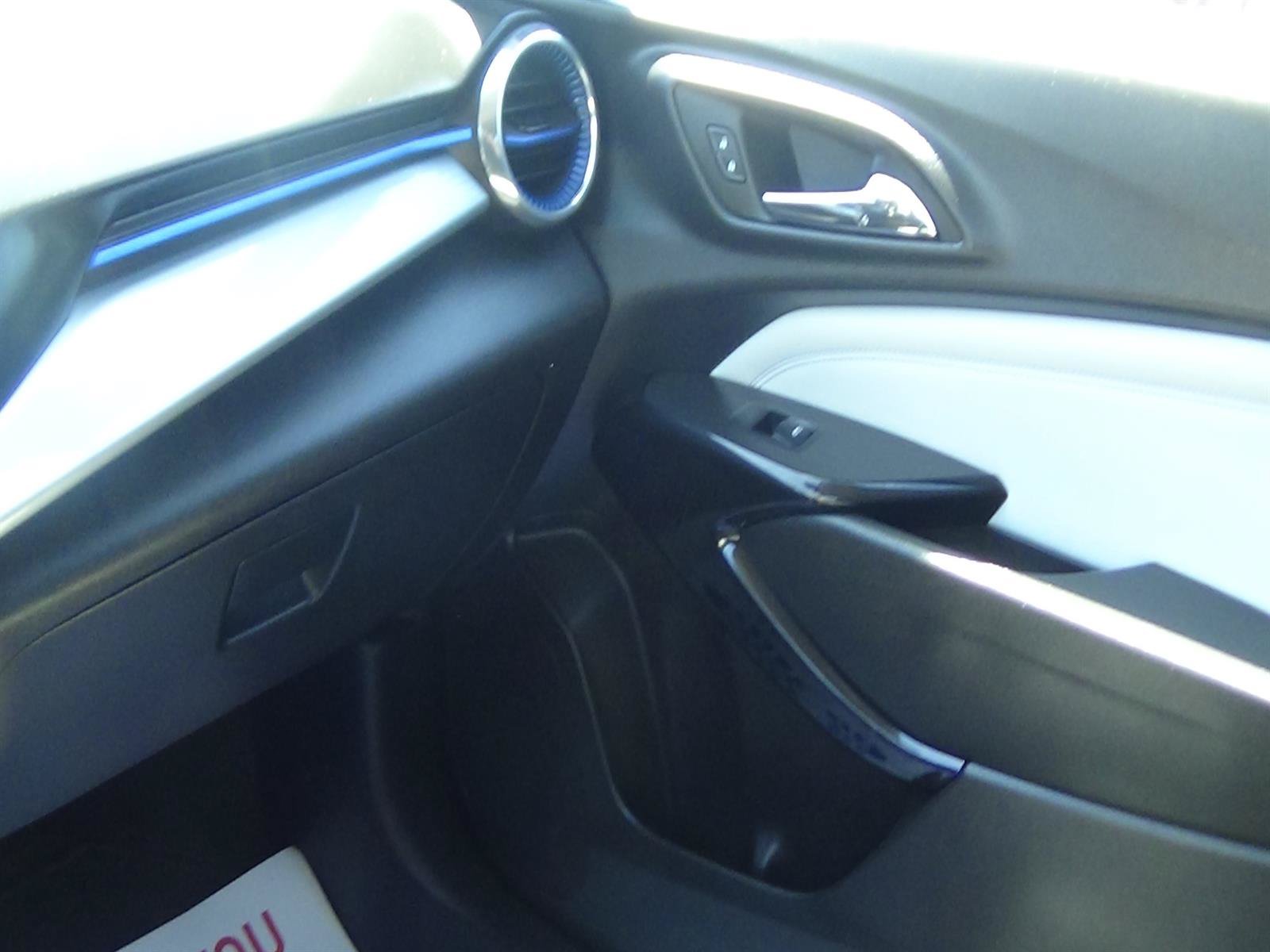 Used 2025 Chevrolet Trax LT w/ LT Convenience Package FWD image 30