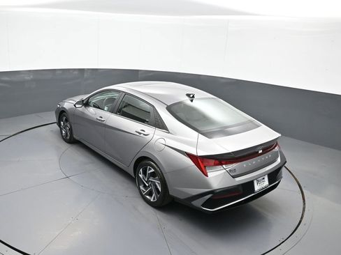 Certified 2025 Hyundai Elantra SEL image 39