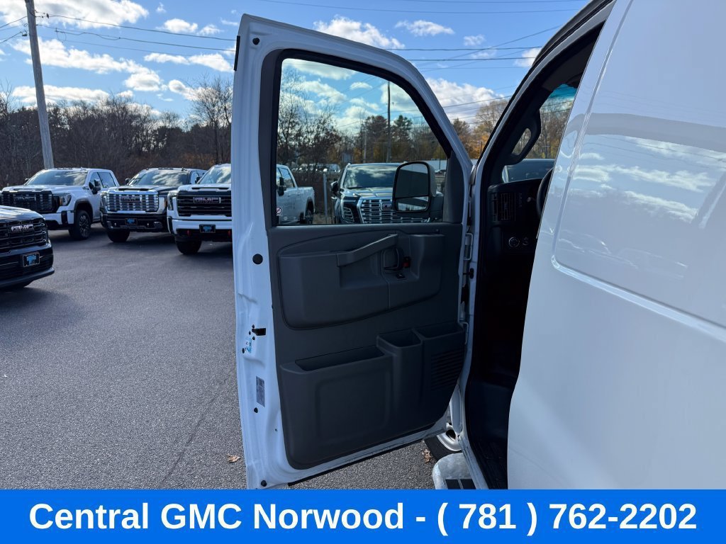 Used 2025 GMC Savana 2500 w/ Driver Convenience Package RWD image 14