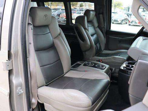 Used 2020 GMC Savana 2500 Extended w/ Enhanced Convenience Package image 31