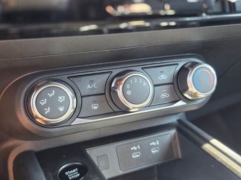 Used 2025 Nissan Kicks SV image 29