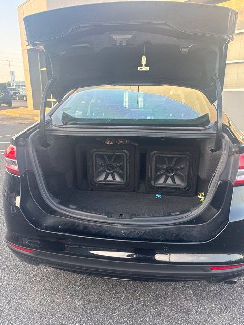 Used 2017 Ford Fusion SE w/ Fusion SE Technology Package FWD image 28