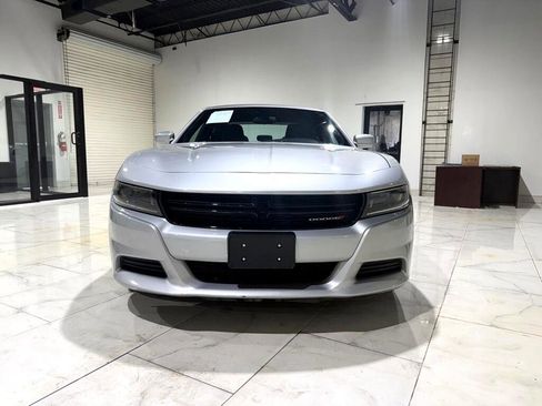 Used 2022 Dodge Charger SXT image 2