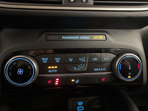 Used 2022 Ford Escape SE w/ Cold Weather Package image 6