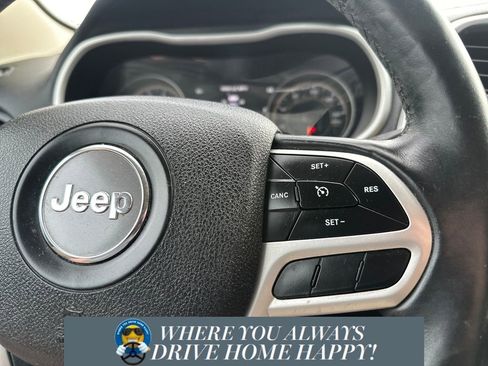 Used 2017 Jeep Cherokee Limited image 13