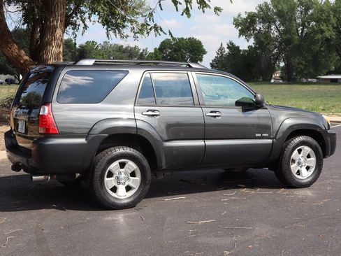 Used 2006 Toyota 4Runner SR5 AWD/4WD image 4