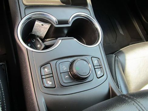 Used 2022 GMC Terrain SLT w/ LPO, Floor Liner Package AWD/4WD image 23