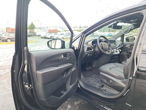 New 2026 Chrysler Pacifica Select w/ S Appearance Package image 10