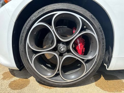 Used 2022 Alfa Romeo Giulia Veloce AWD/4WD image 25