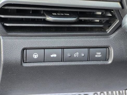 Used 2024 Nissan Altima 2.5 SV w/ SV Premium Package FWD image 9