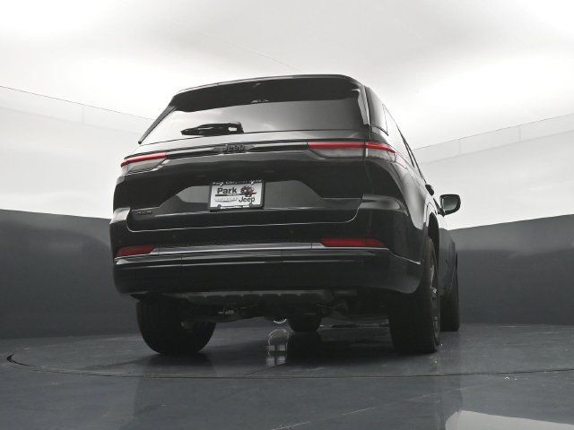 Used 2026 Jeep Grand Cherokee Limited AWD/4WD image 23