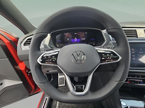 Certified 2024 Volkswagen Tiguan SE R-Line FWD image 22