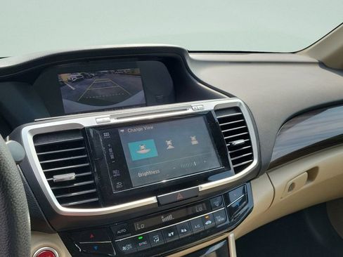 Used 2017 Honda Accord EX image 19