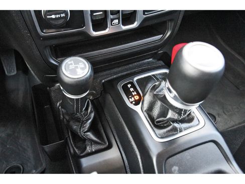 Used 2024 Jeep Wrangler Unlimited Sahara w/ Technology Group AWD/4WD image 28