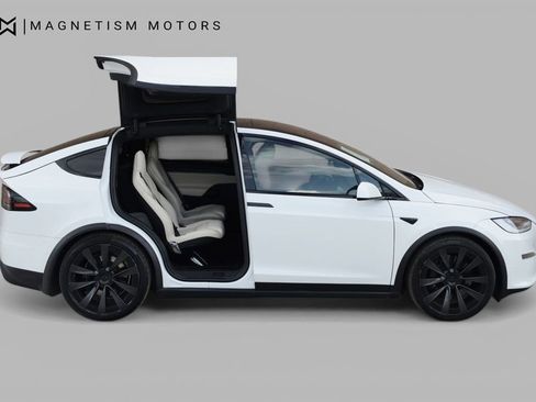 Used 2022 Tesla Model X Plaid image 5