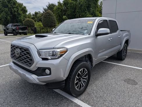 Used 2022 Toyota Tacoma TRD Sport w/ Technology Package RWD image 2