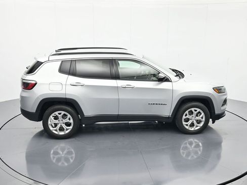 Used 2024 Jeep Compass Latitude AWD/4WD image 30