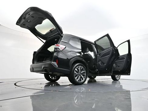 Used 2025 Subaru Forester Touring AWD/4WD image 41
