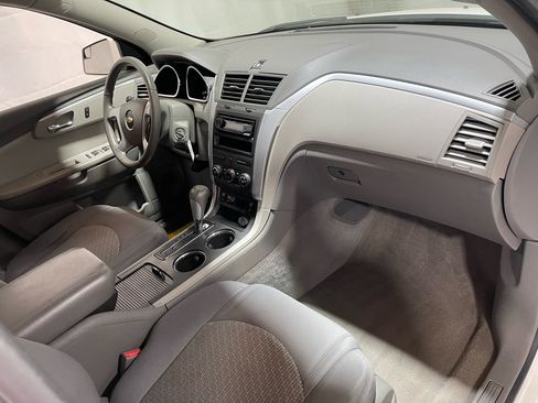 Used 2011 Chevrolet Traverse LT image 13