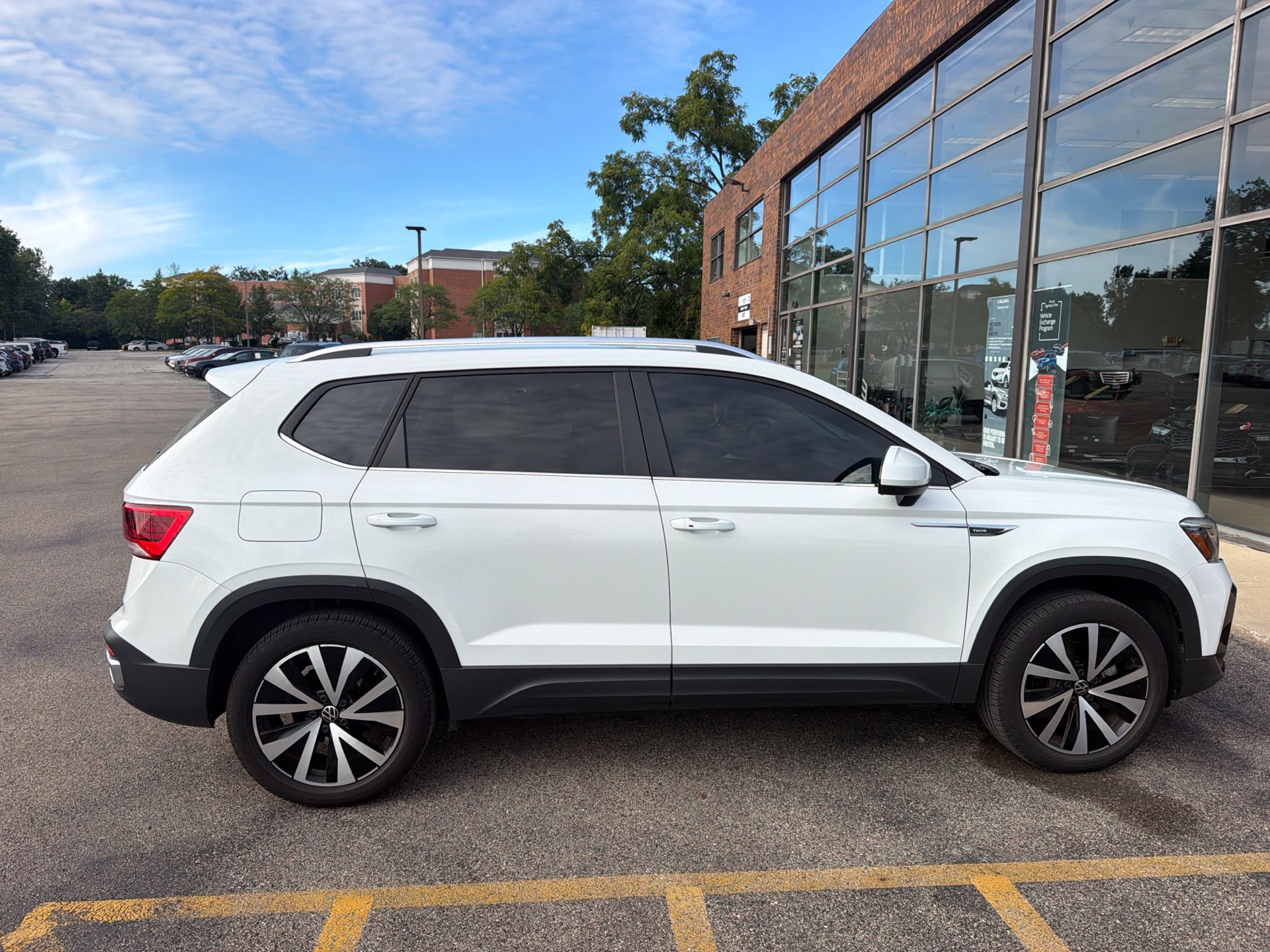 Used 2022 Volkswagen Taos SE AWD/4WD image 10