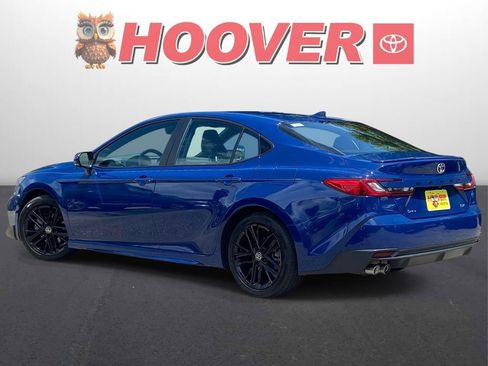 Used 2025 Toyota Camry SE w/ Convenience Package FWD image 5