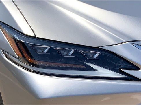Used 2020 Lexus ES 350 Ultra Luxury w/ Accessory Package 2 FWD image 28