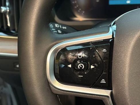 New 2026 Volvo XC90 T8 Plus w/ Protection Package Premier AWD/4WD image 17