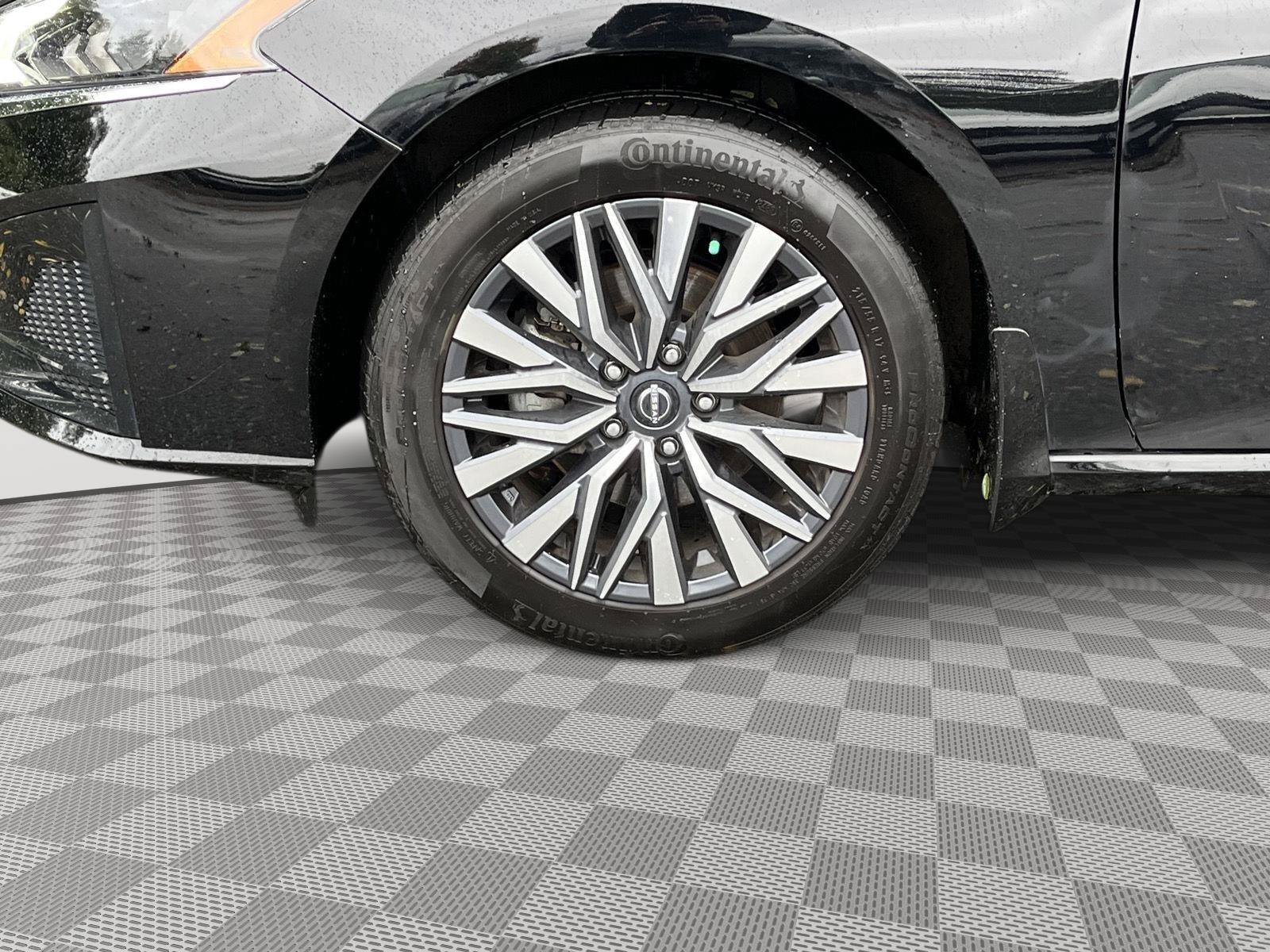 Used 2023 Nissan Altima 2.5 SV w/ SV Premium Package AWD/4WD image 9