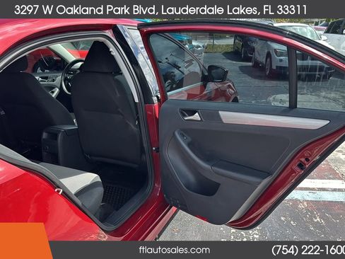 Used 2017 Volkswagen Jetta S image 32