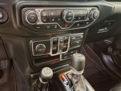 Used 2022 Jeep Wrangler Unlimited Sahara w/ Cold Weather Group AWD/4WD image 16