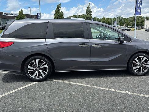 Used 2023 Honda Odyssey Touring image 4