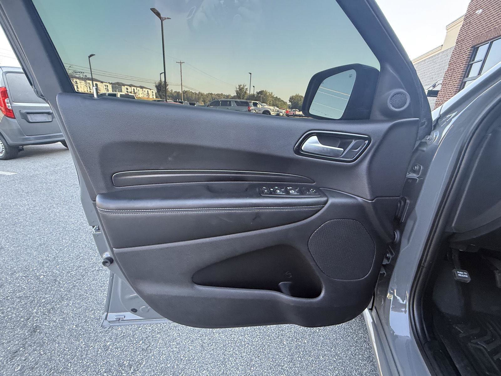 Used 2024 Dodge Durango SXT w/ SXT Blacktop Group AWD/4WD image 17