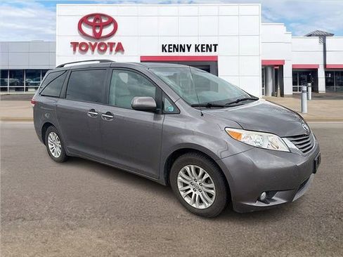 Used 2013 Toyota Sienna XLE image 1