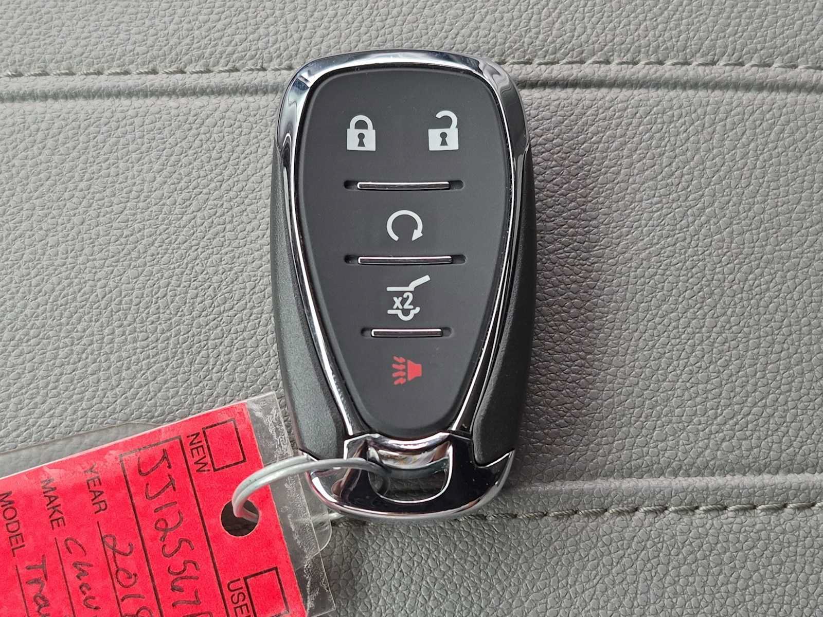 Used 2018 Chevrolet Traverse LT w/ LPO, Floor Liner Package FWD image 33