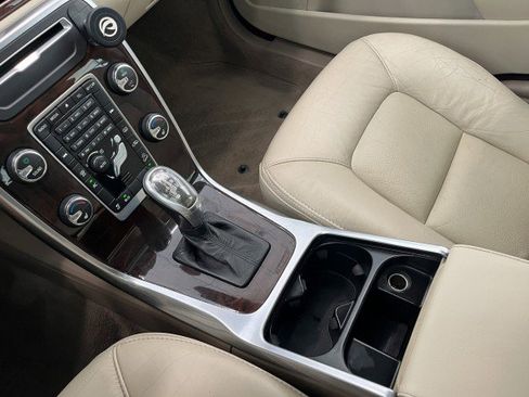 Used 2013 Volvo XC70 T6 image 25