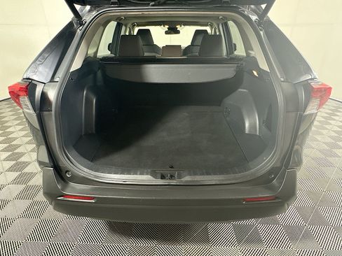 Used 2019 Toyota RAV4 XLE w/ Convenience Package FWD image 31