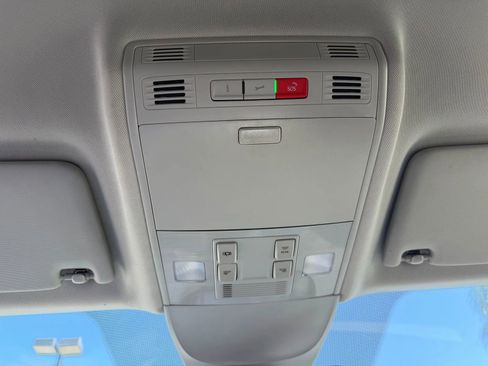 Used 2024 Volkswagen Taos SE image 20