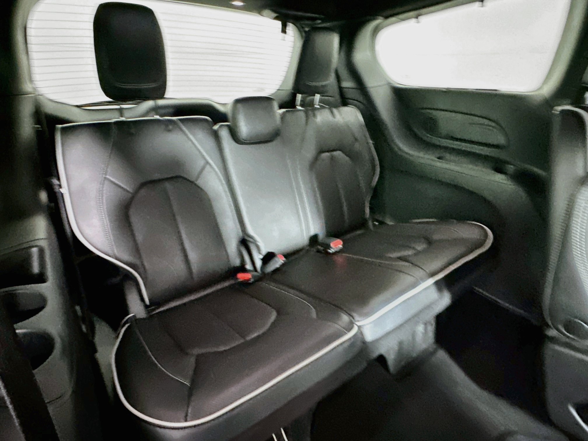 Used 2023 Chrysler Pacifica Limited w/ S Appearance Package FWD image 28
