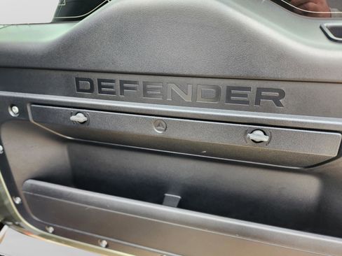 Certified 2025 Land Rover Defender 130 X-Dynamic SE AWD/4WD image 31