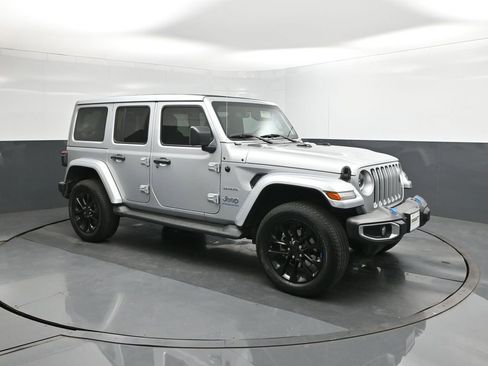 Used 2023 Jeep Wrangler Unlimited Sahara image 17