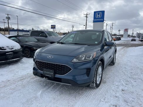Used 2020 Ford Escape SE image 1