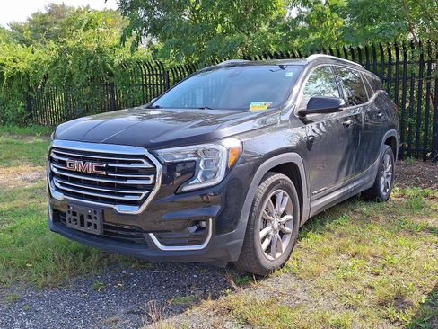 Used 2022 GMC Terrain SLT image 1
