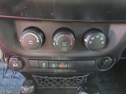 Used 2017 Jeep Wrangler Sport w/ LED Lighting Group AWD/4WD image 13