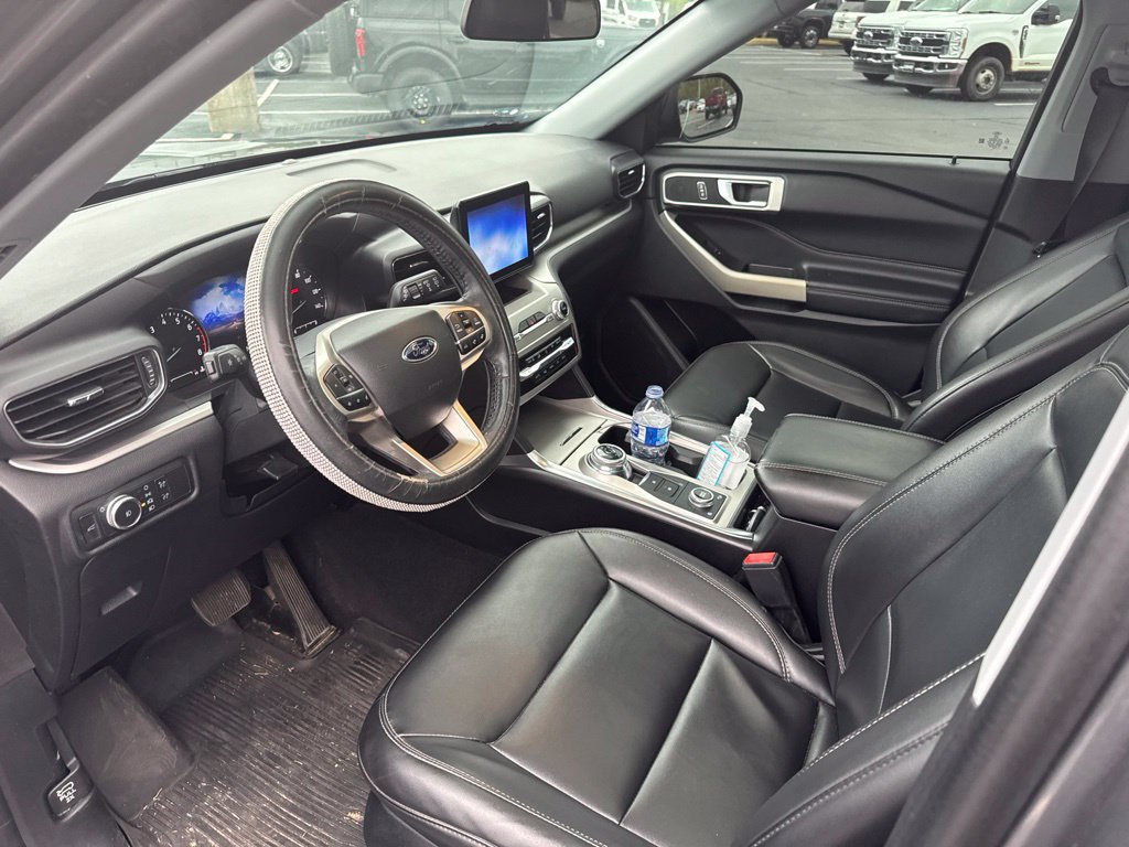 Used 2022 Ford Explorer XLT w/ Equipment Group 202A AWD/4WD image 19