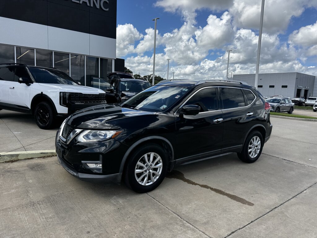 Used 2017 Nissan Rogue SV w/ SV Premium Package FWD image 2