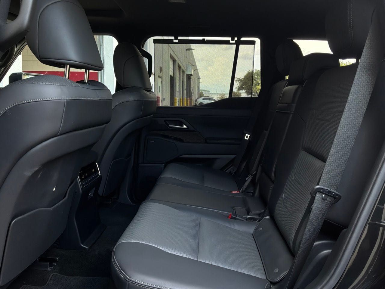 Used 2024 Lexus GX 550 w/ Accessory Package (2T) AWD/4WD image 15