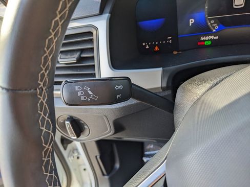 Certified 2022 Volkswagen Atlas Cross Sport SE FWD image 29