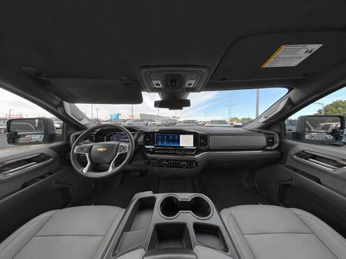 Used 2022 Chevrolet Silverado 1500 LT AWD/4WD image 18