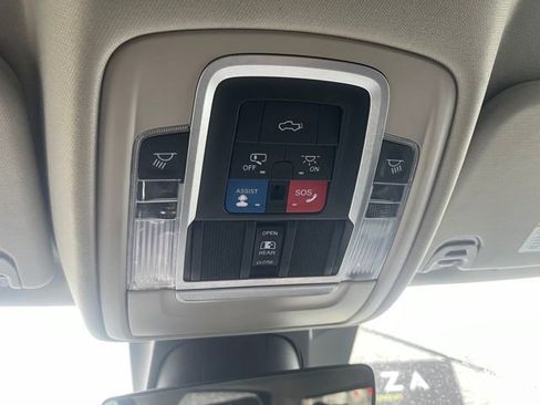 Used 2022 RAM 1500 Laramie AWD/4WD image 32