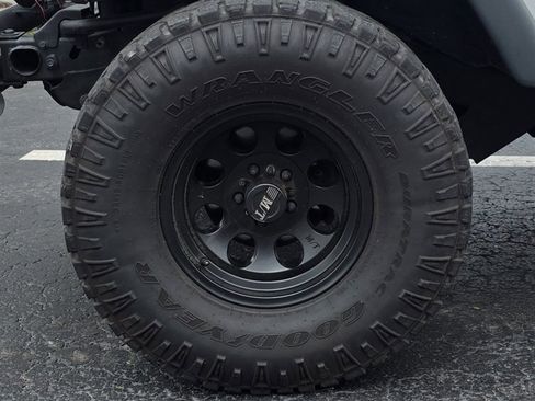 Used 2005 Jeep Wrangler X w/ Tire & Wheel Group (Ecco) AWD/4WD image 25
